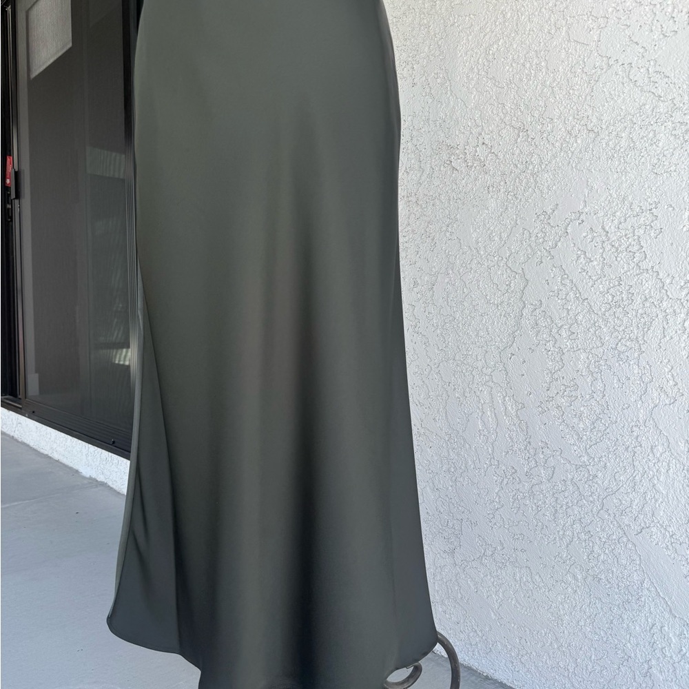 Uniqlo Elegant forest green satin A-line Skirt size XS includes slip